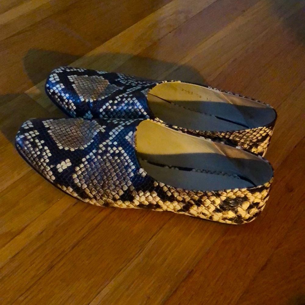 Snake skin leather flats
